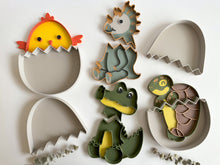 Load image into Gallery viewer, Jumbo Hatching Critters Bio Play Tray
